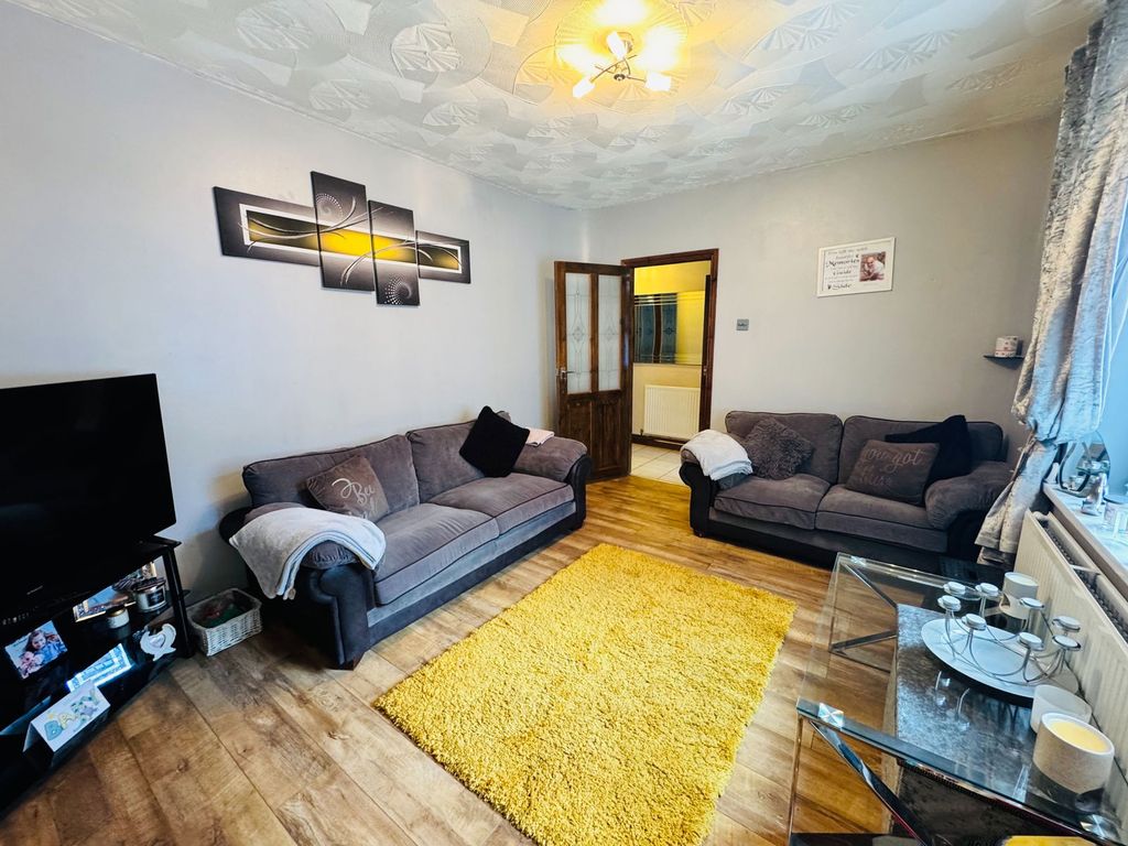 Property photo 3 of 27
