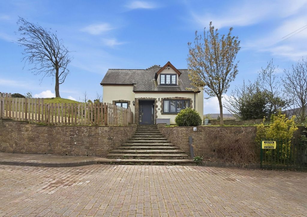 Property photo 1 of 42