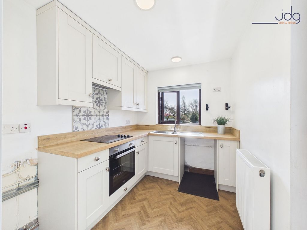 Property photo 2 of 14 Kitchen