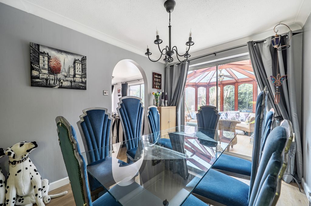 Property photo 3 of 20 1410455-12-698Df8...