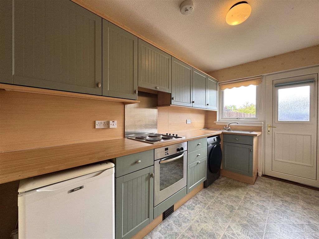 Property photo 2 of 9 Kitchen.Jpg