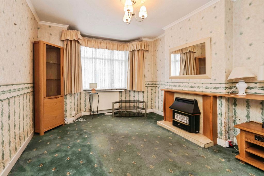 Property photo 2 of 17