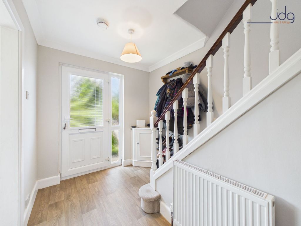 Property photo 2 of 16 Hallway