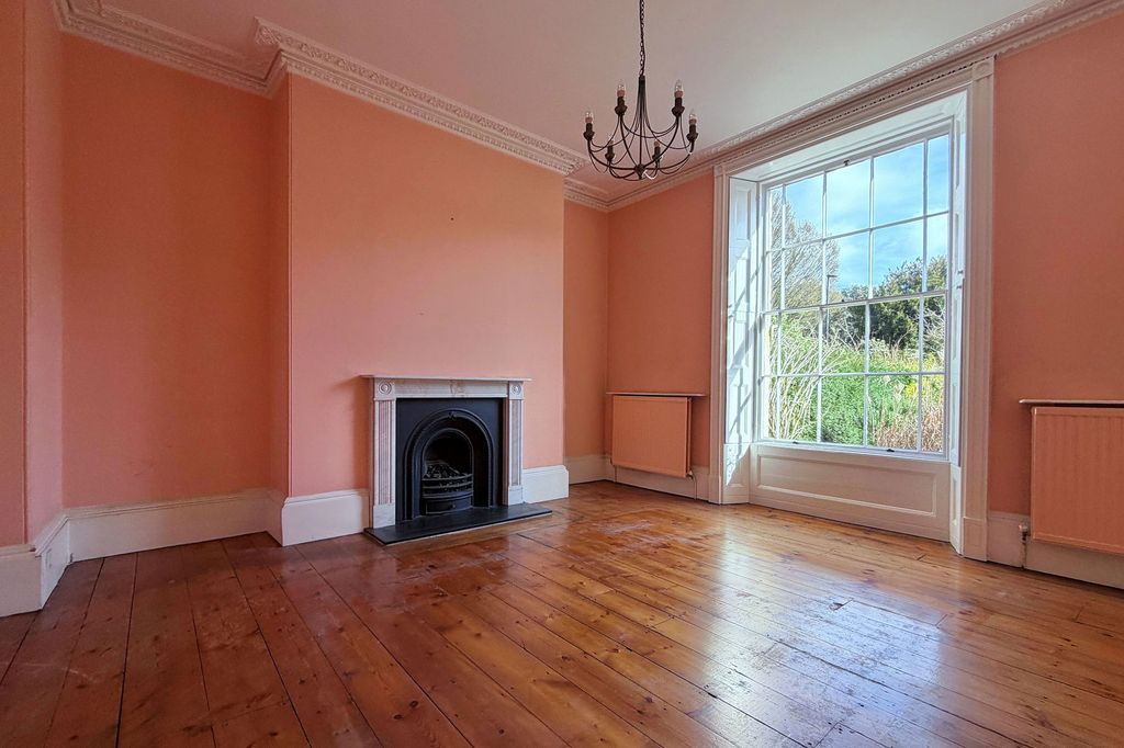 Property photo 3 of 25