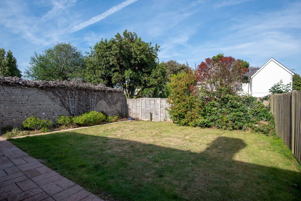 Property photo 3 of 22 Garden