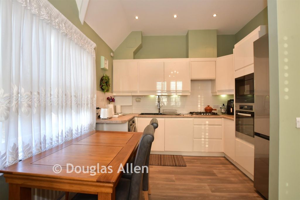 Property photo 3 of 9 Kitchen