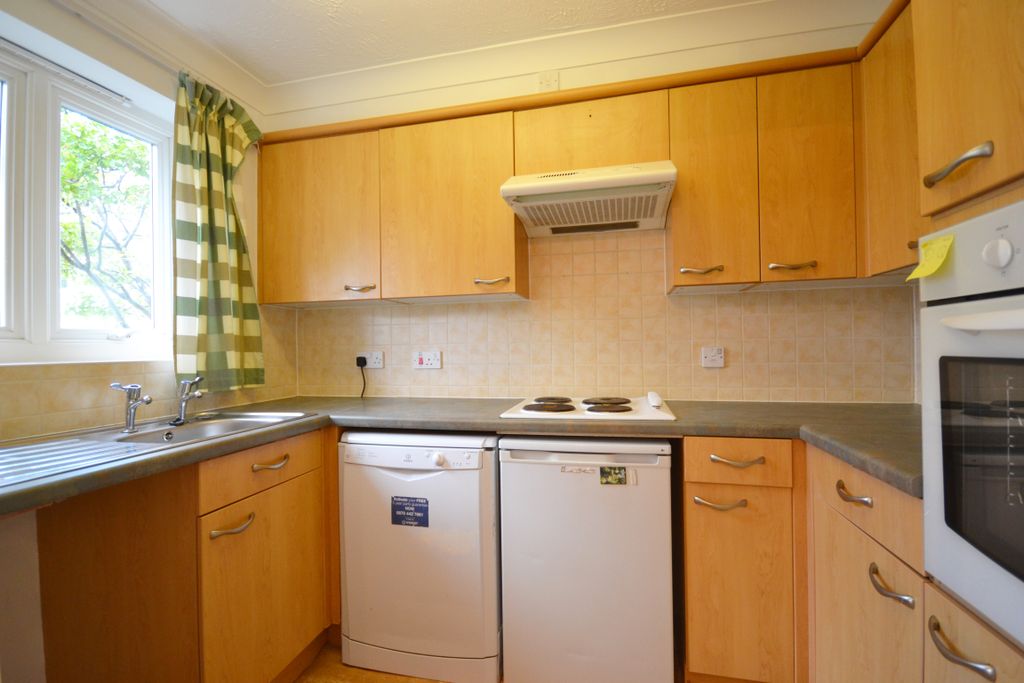 Property photo 2 of 9 Kitchen
