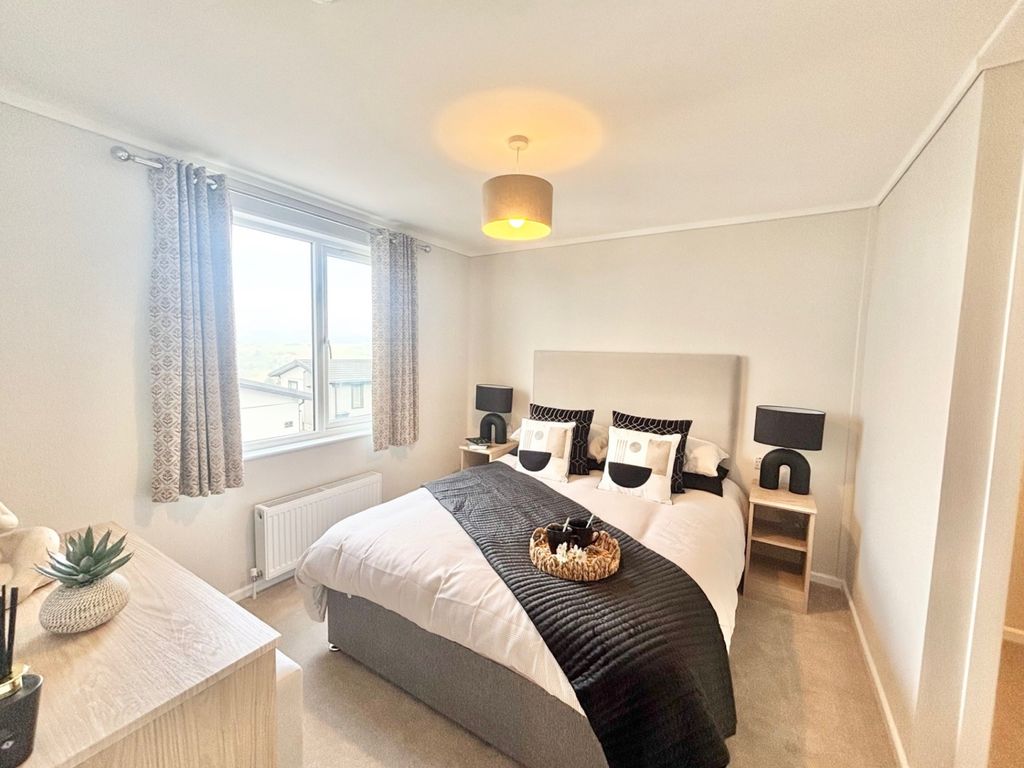 Property photo 3 of 8 Ladstone Bedroom 1