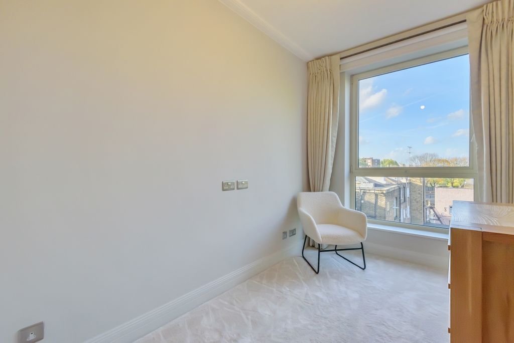 Property photo 3 of 7 Room