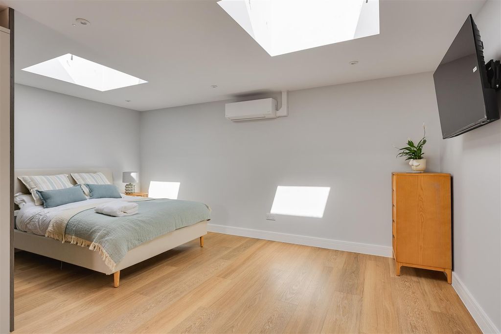 Property photo 2 of 11 Img (8).Jpg