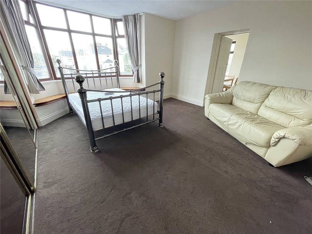 Property photo 1 of 6 Picture No. 08