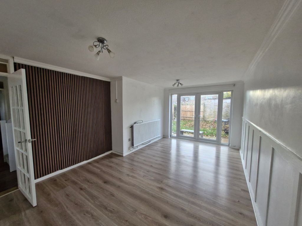 Property photo 3 of 6 Living Room