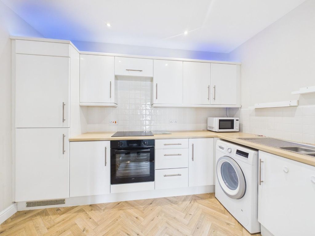 Property photo 3 of 14 Kitchen