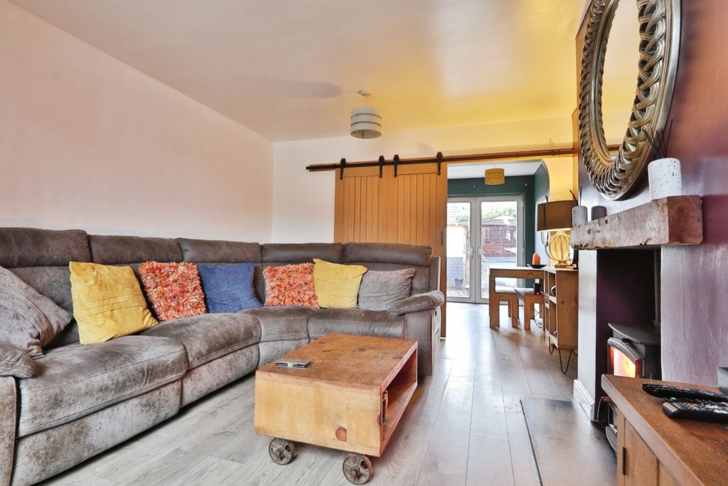 Property photo 2 of 21 4584164