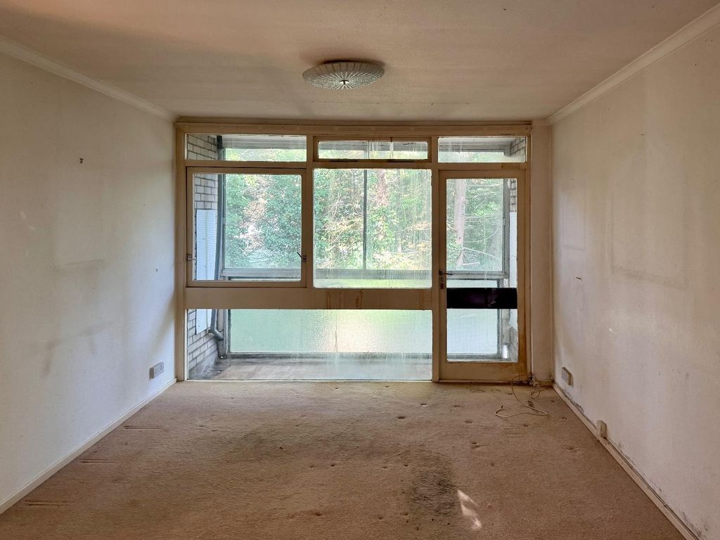 Property photo 2 of 8 Living/Dining Room