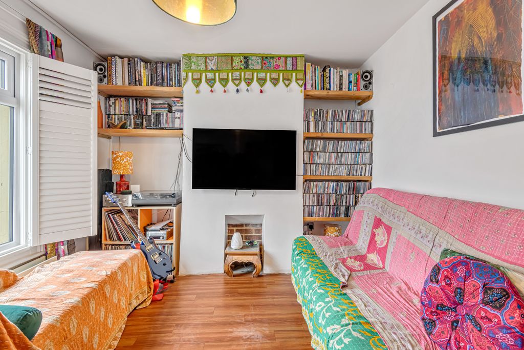 Property photo 1 of 23 Lounge