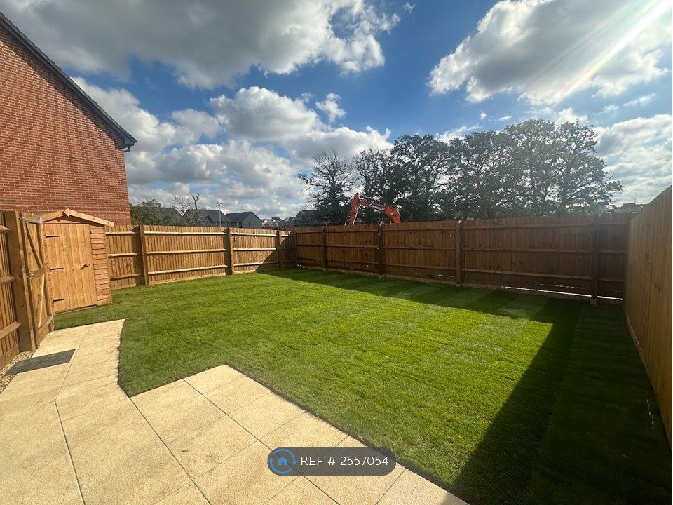 Property photo 2 of 11 Garden