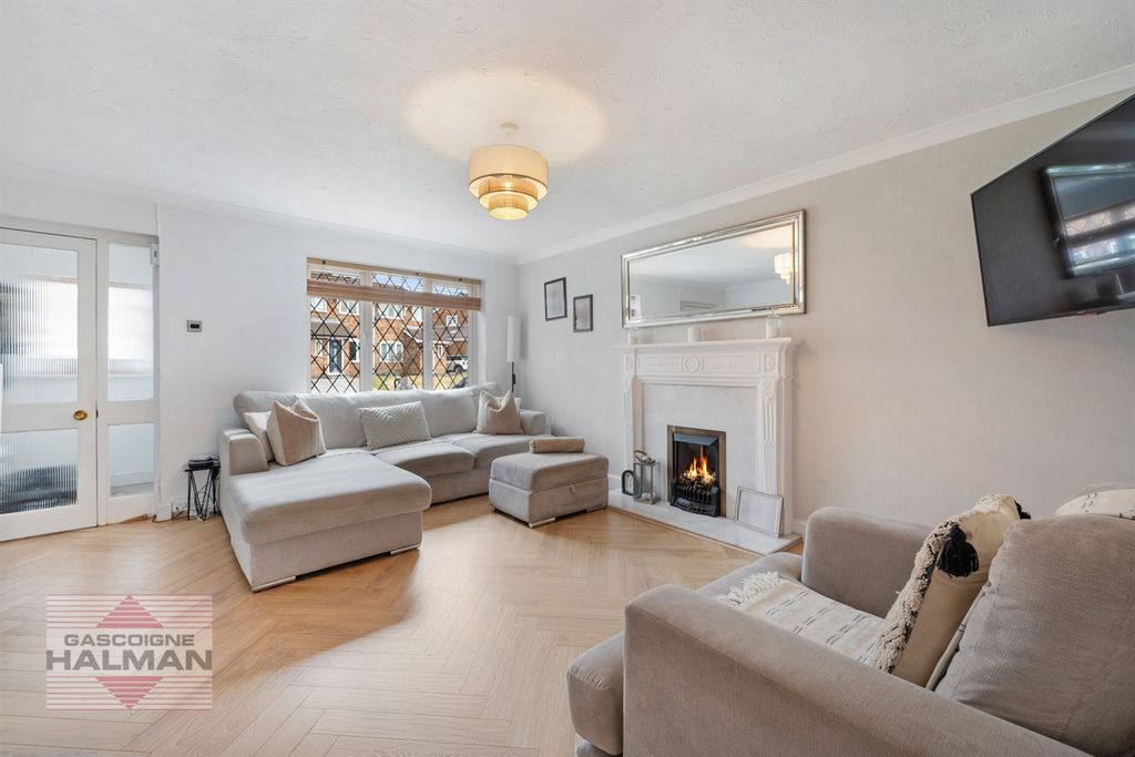 Property photo 3 of 15 Living Room