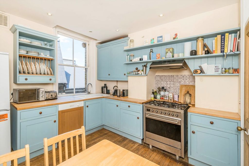 Property photo 3 of 6