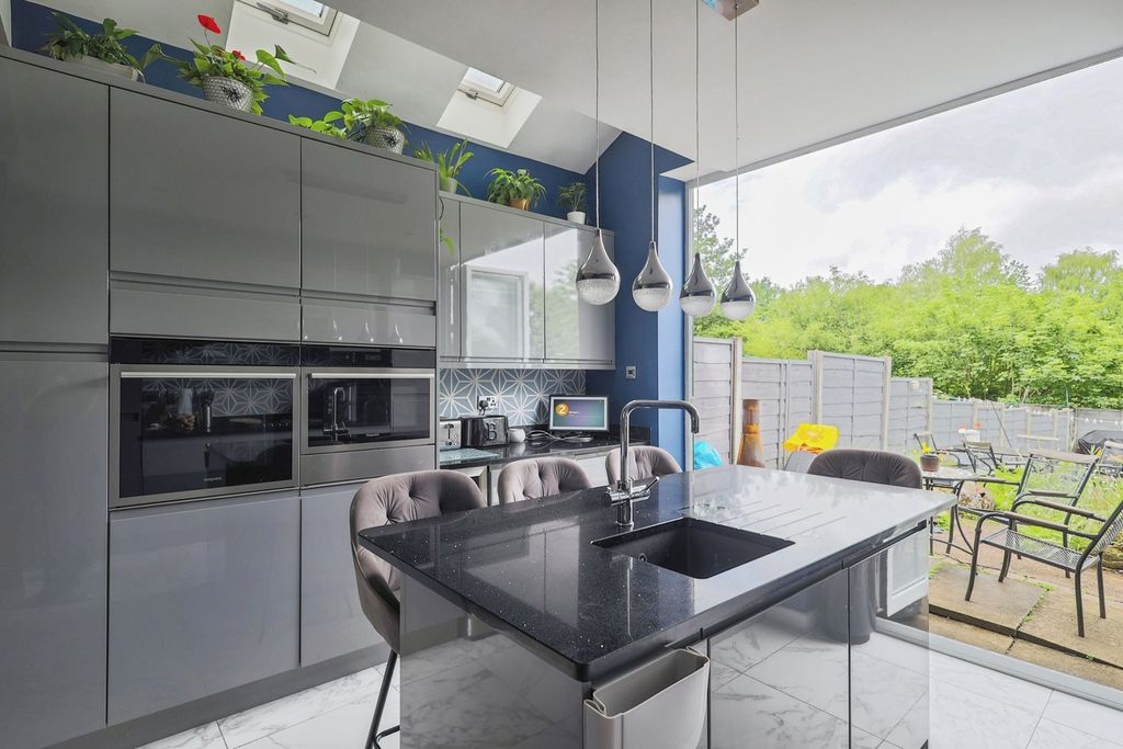 Property photo 2 of 20 Kitchen