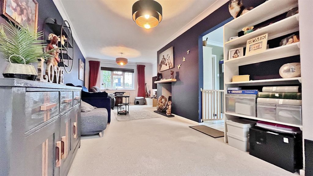 Property photo 2 of 25 Lounge