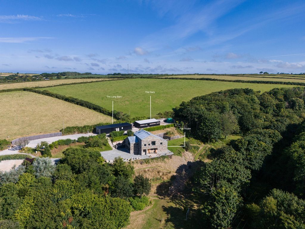 Property photo 2 of 35 6819Ca19A72ee_Lrlabelled-Edit-Hay-House-39