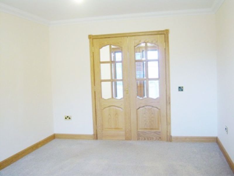 Property photo 3 of 17 Lounge