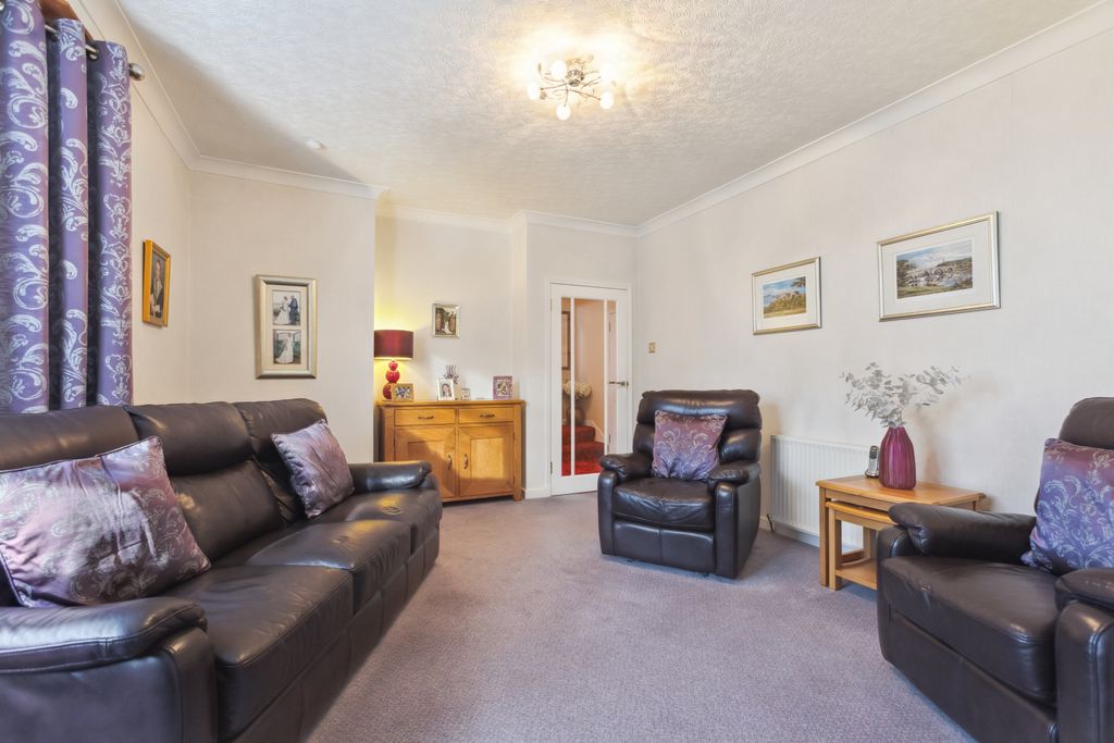 Property photo 3 of 27