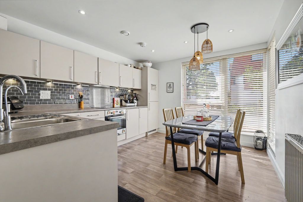 Property photo 3 of 14 5411925