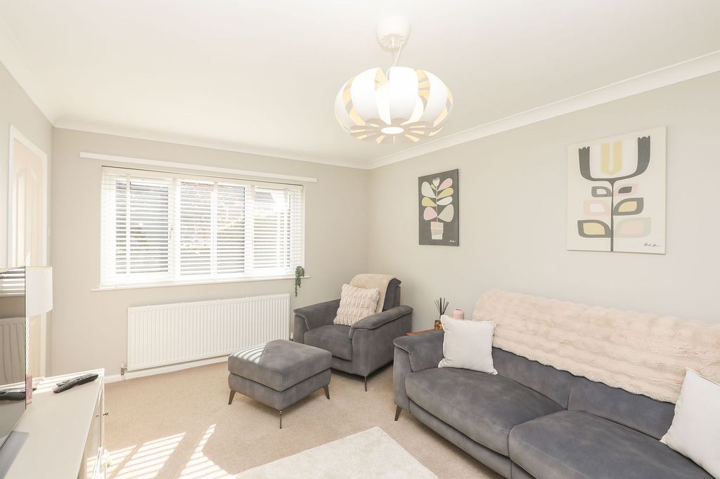 Property photo 2 of 31