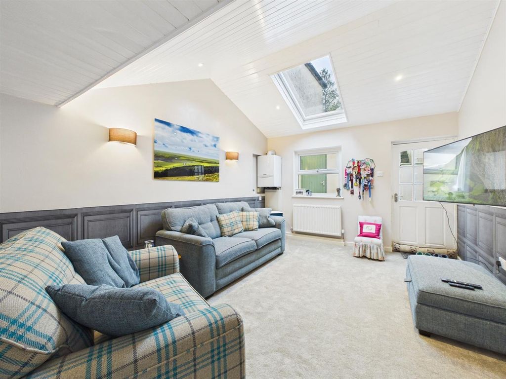 Property photo 2 of 20 Cam05474G0-Pr0056-Still004.Jpg