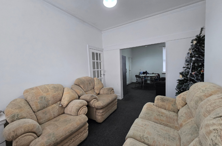 Property photo 2 of 8