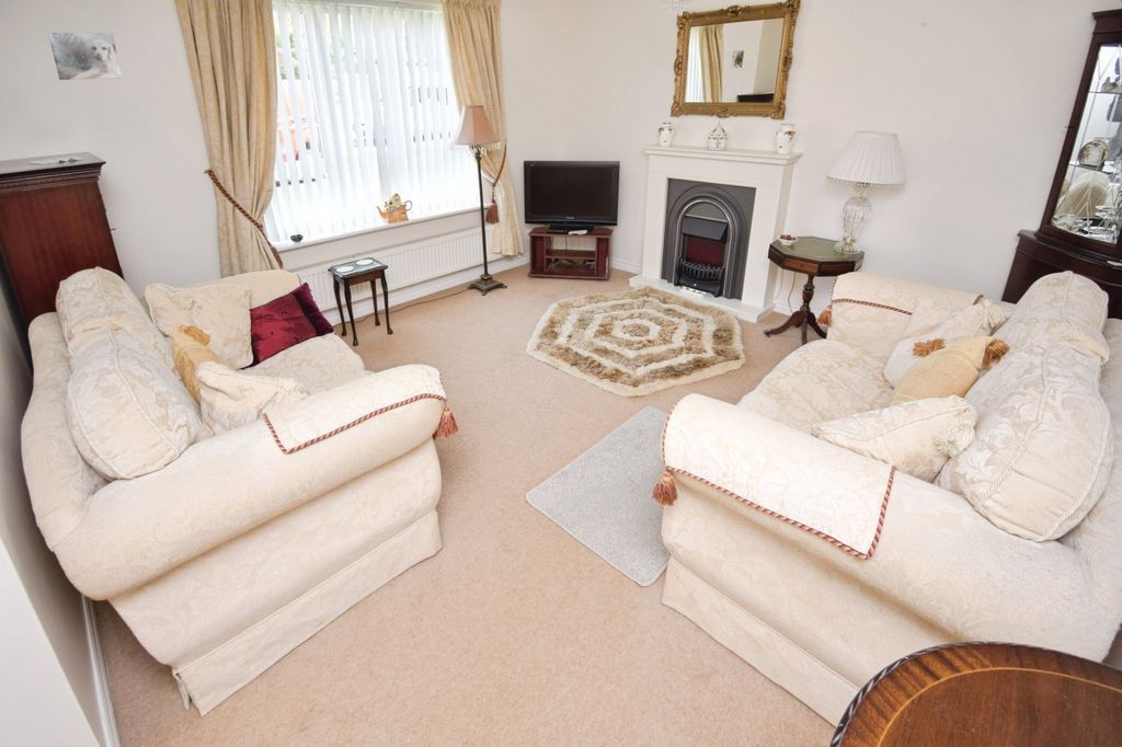 Property photo 3 of 15 Living Room