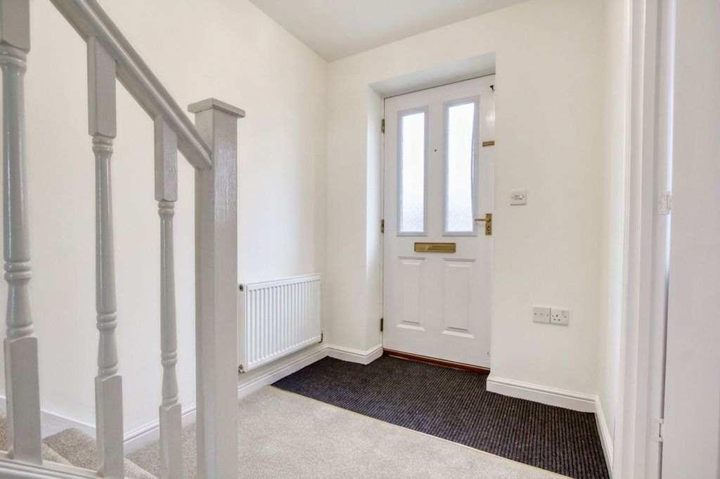 Property photo 2 of 20 Entrance Hall