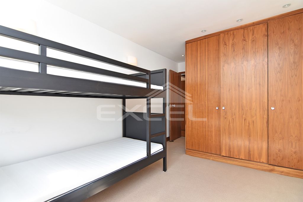 Property photo 3 of 11 Bedroom 2 (2)