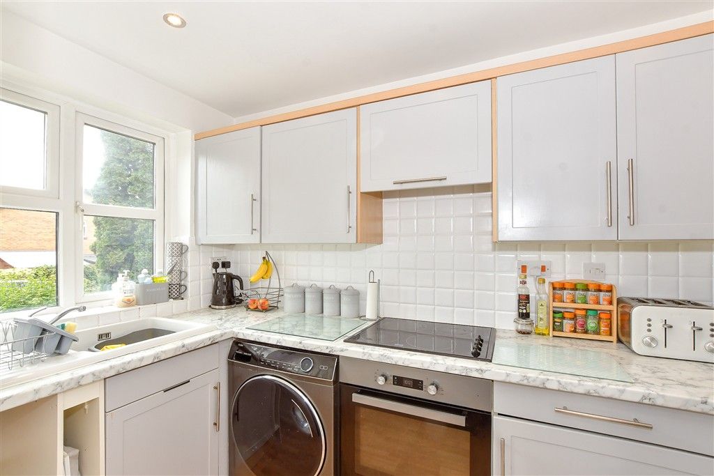 Property photo 3 of 8 Kitchen