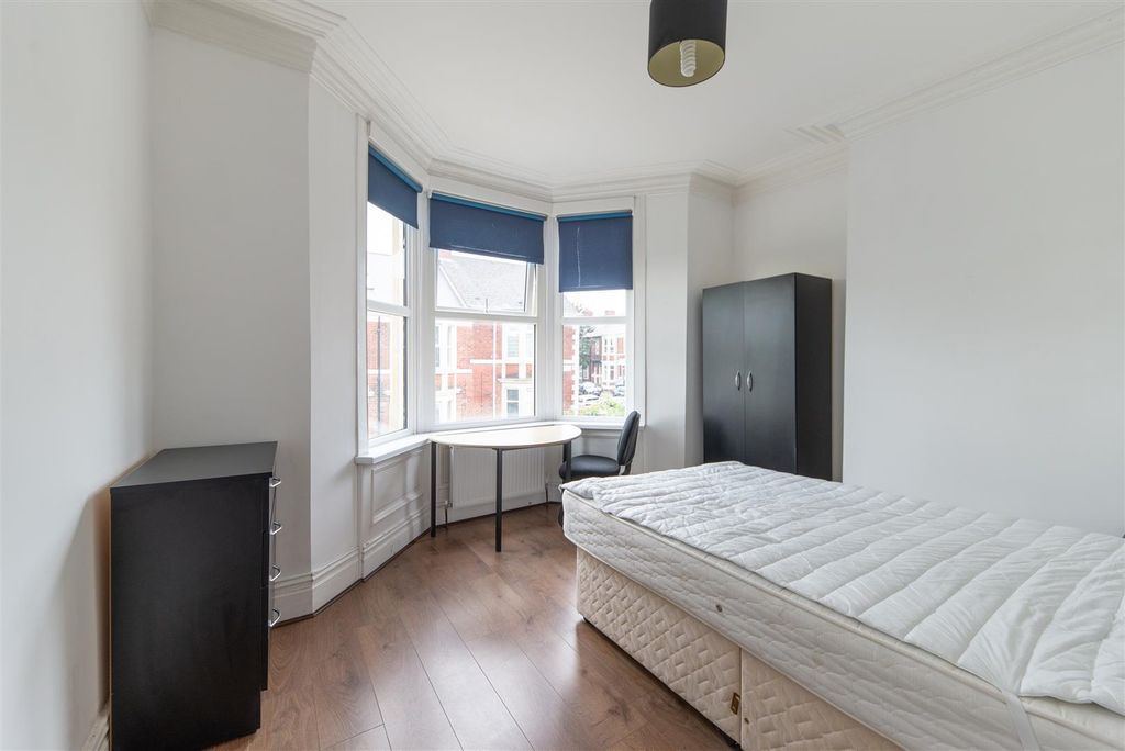 Additional image 10 of 6 bed flat for saleAmble Grove, Sandyford, Newcastle Upon Tyne NE2