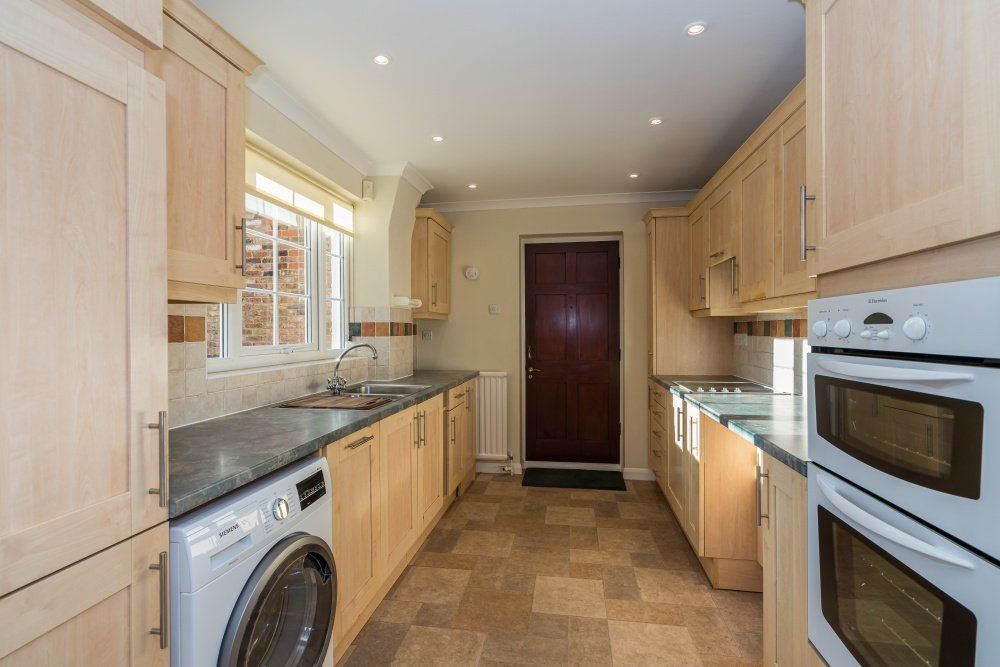 Property photo 3 of 15 Kitchen