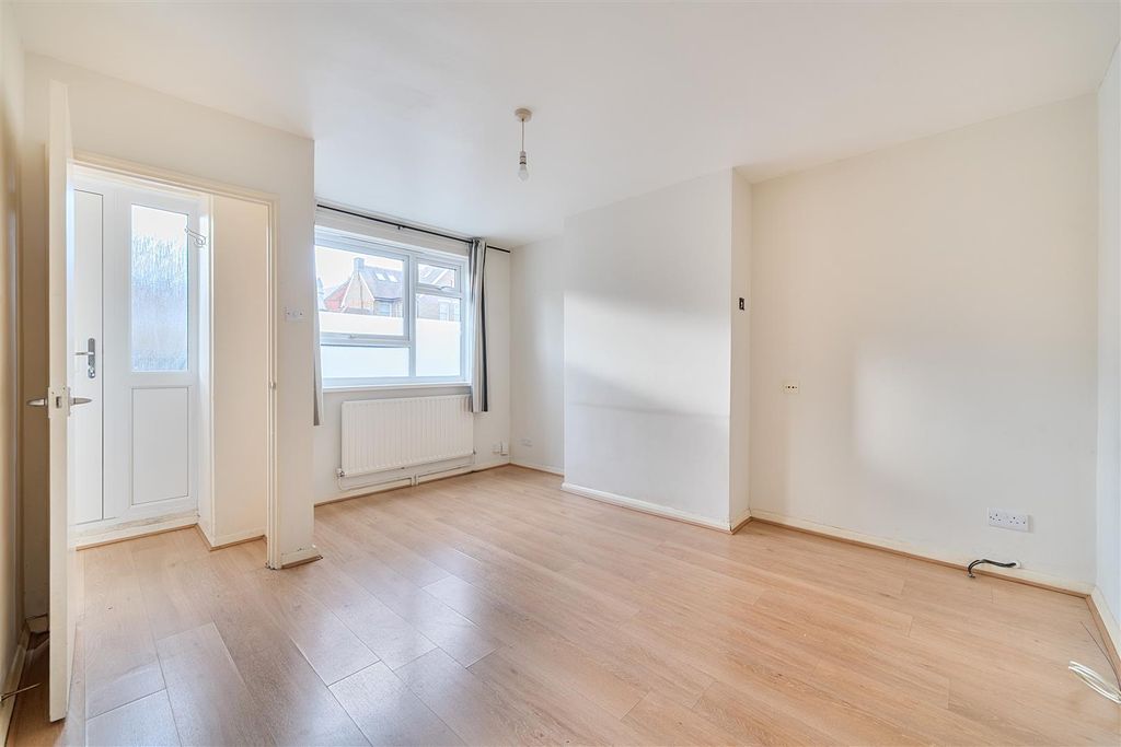 Property photo 2 of 13 1383561-15-691c78321B164.Jpg