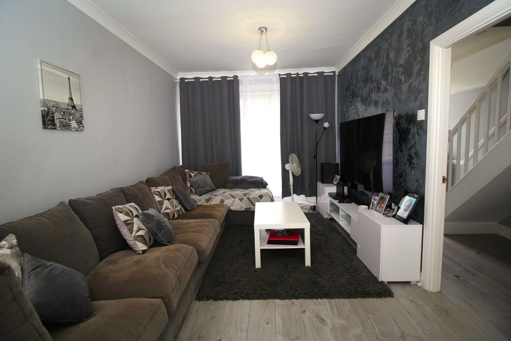 Property photo 2 of 11