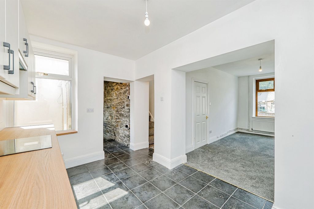 Property photo 3 of 31