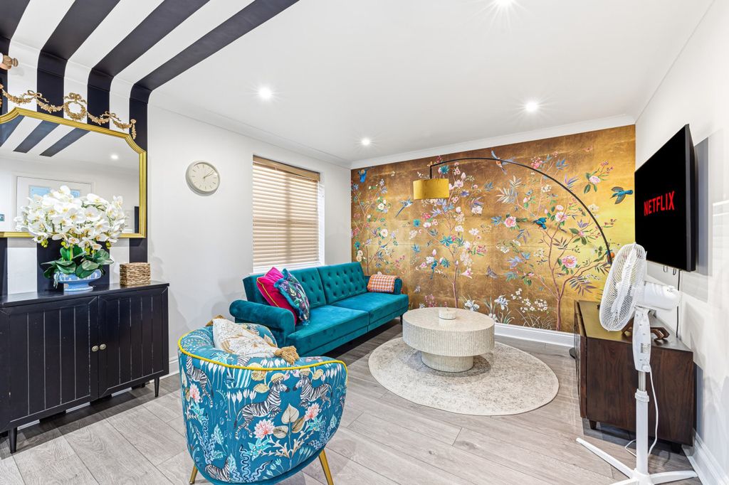 Property photo 1 of 36 Living Room