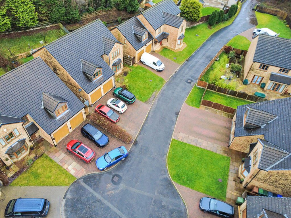 Property photo 2 of 16 Lynns Court 5