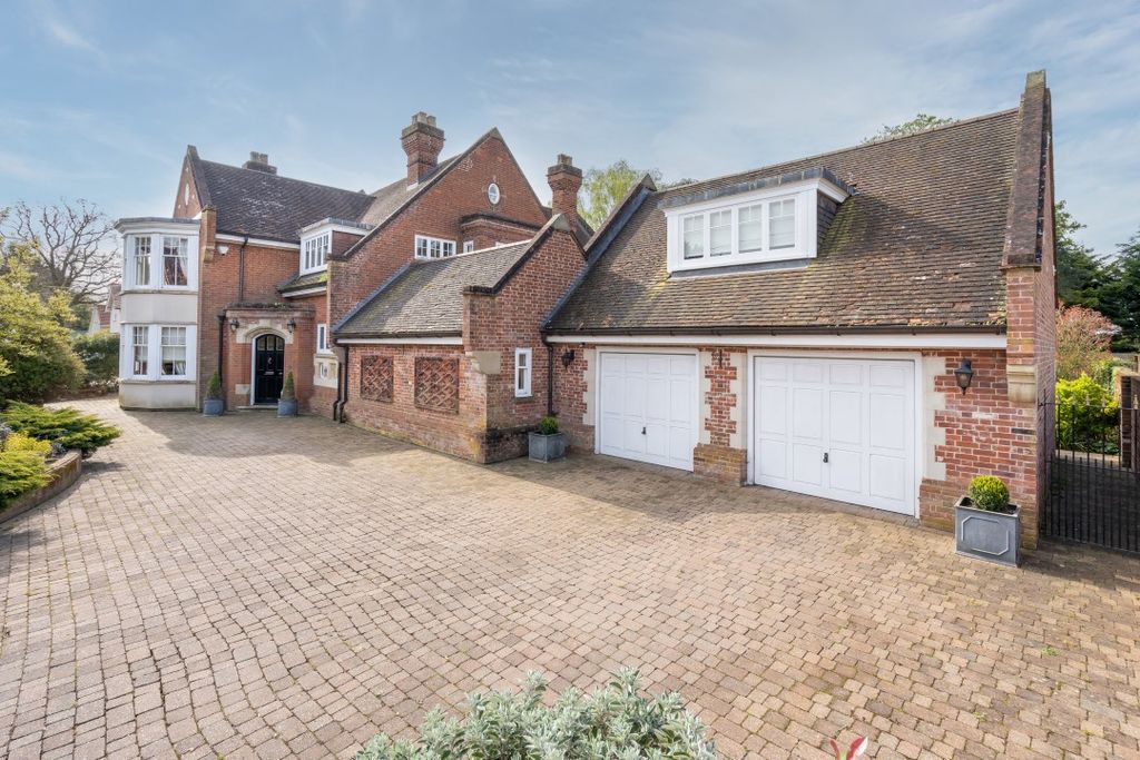 Property photo 1 of 31