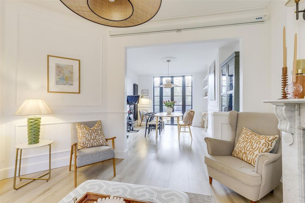 Property photo 3 of 27