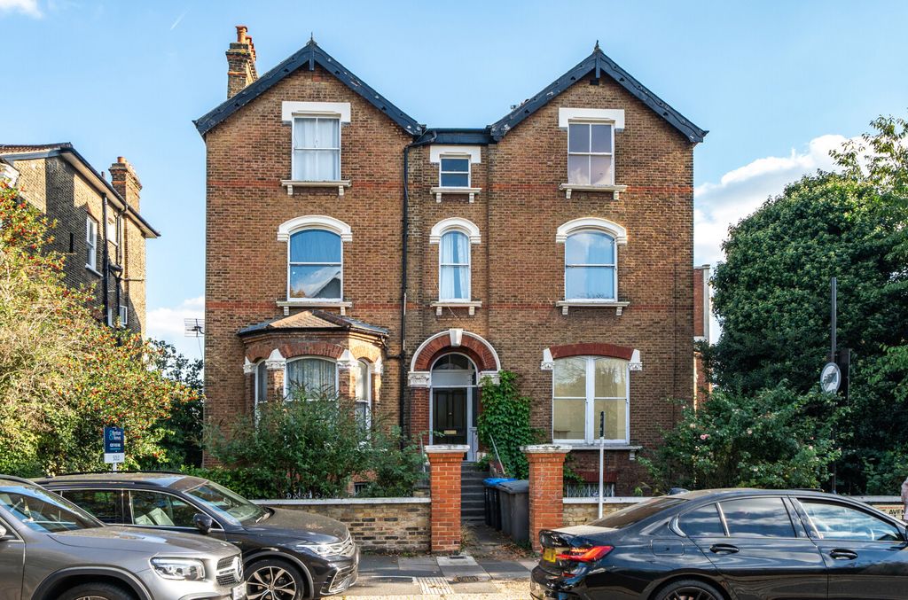 Property photo 1 of 11 1361319-1-68Dbe72...