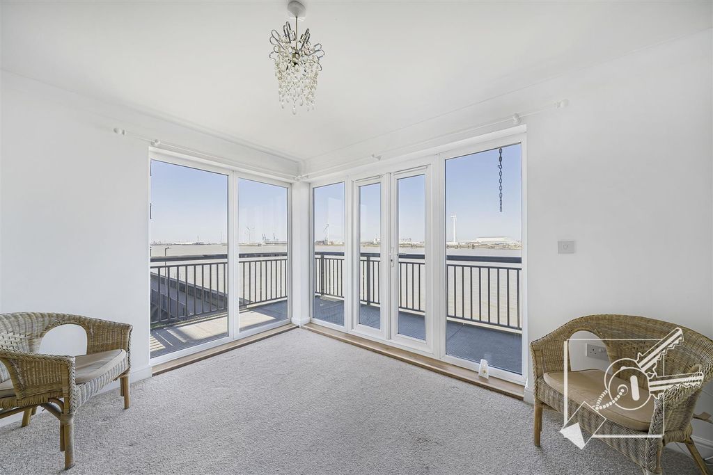 Property photo 3 of 36 Living Room