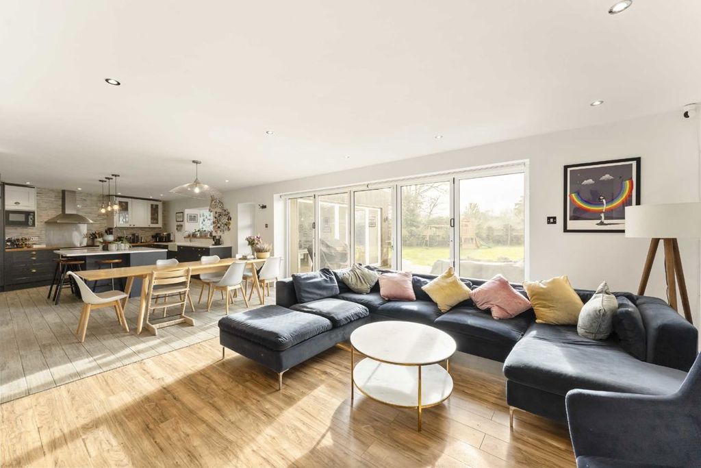 Property photo 2 of 8