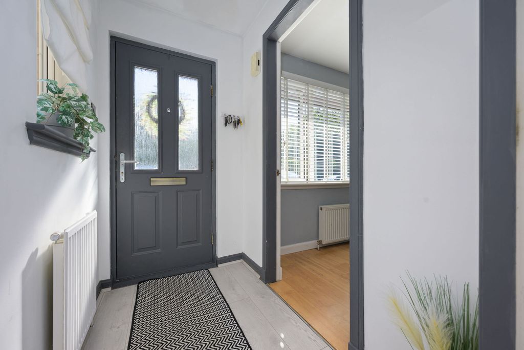 Property photo 2 of 25