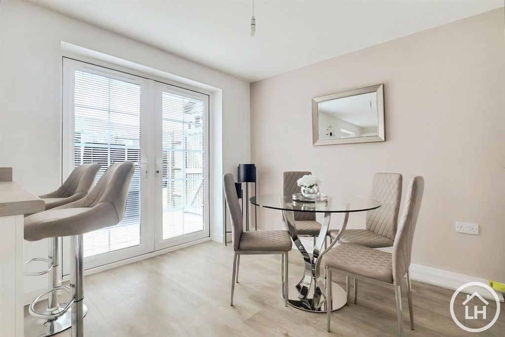 Property photo 3 of 9 Dining Area